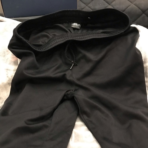 Place shorts - Picture 2 of 3